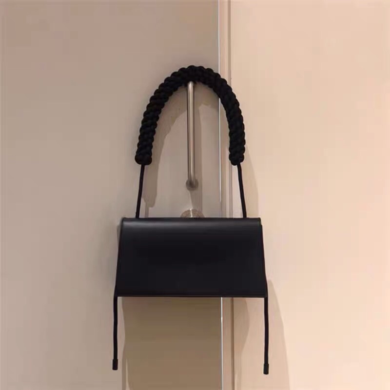 Túi da trơn dây tết phong cách