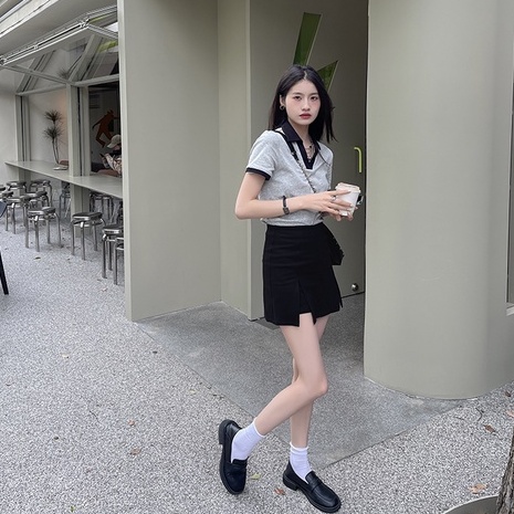 Áo thun tay ngắn cổ chữ V màu tương phản phong cách Hàn Quốc cho nữ