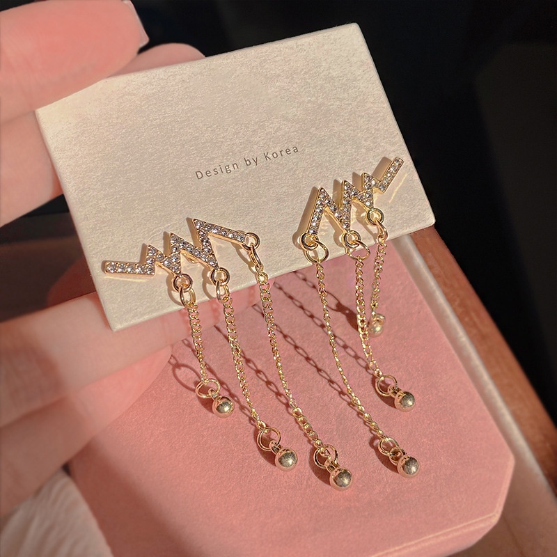 Bông Tai Đính Kim Cương Giả Phối Tua Rua Thời Trang 2022