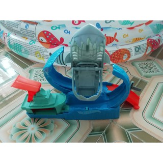 Bộ thử thách Hot Wheels city cá mập bay