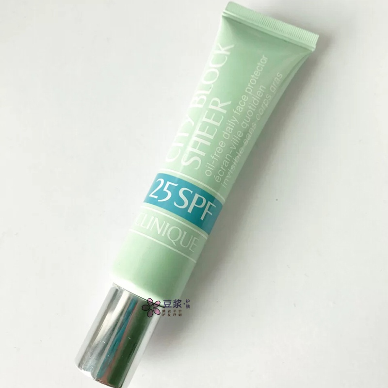 Kem Chống Nắng Clinique SPF25 Không Dầu Che Khuyết Điểm 40ml