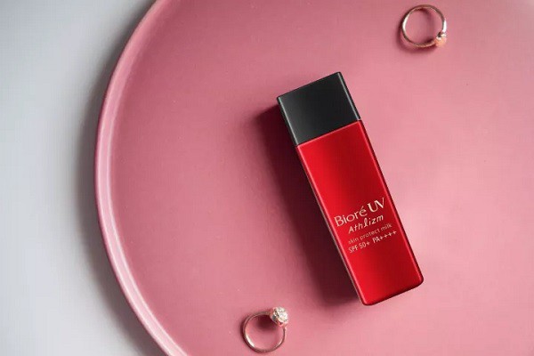 Sữa Chống Nắng Bioré UV Athlizm Skin Protect Milk SPF50+ PA++++ 65ml
