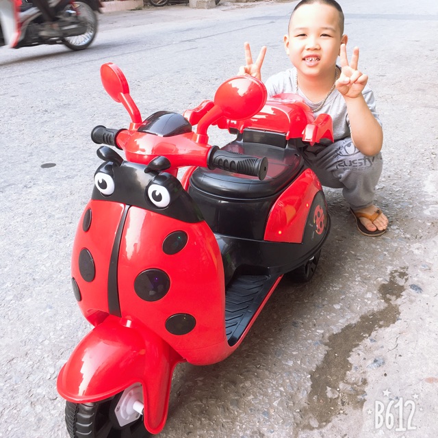 Xe điện cho bé