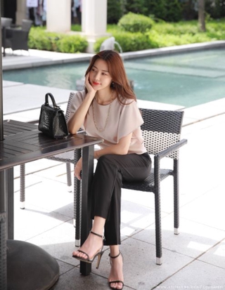 ZERASY - Áo kiểu bo eo cài nút sau lưng kiểu cách
