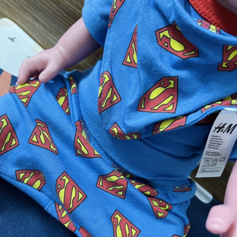 Quần áo trẻ em,Set body chip kèm quần + yếm SUPER MAN, siêu nhân cho bé trai  từ 2 đến 9 tháng  Hàng HM