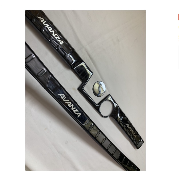 Ốp chống trầy cốp Toyota Avanza 2022 - 2023, titan vân sước