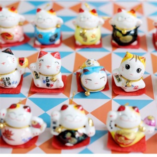 Set 5 Mèo Thần tài tí hon thảm đỏ 4cm (nhiều mẫu)