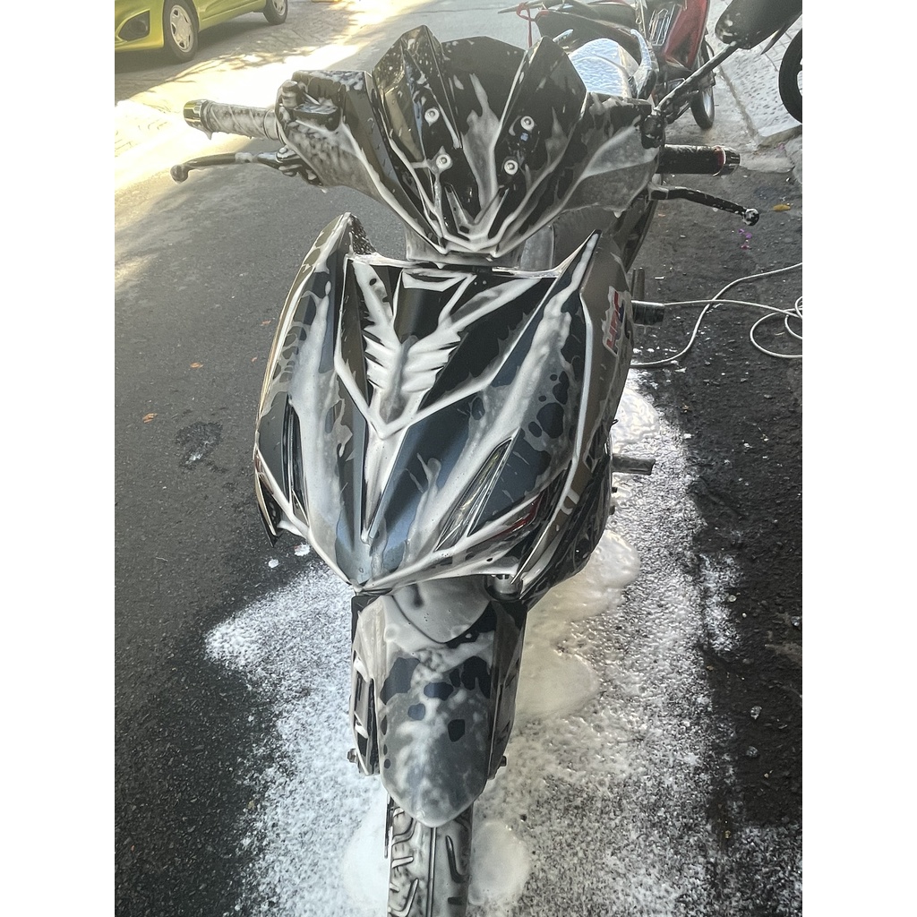 Dung dịch rửa xe, nước rửa xe Nano Gloss Shampoo - Rửa siêu sạch - Bảo vệ vỏ xe - Siêu đậm đặc - Hàng chuẩn Đức 500ml