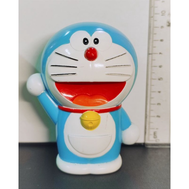 Mô hình Doraemon giơ tay chào