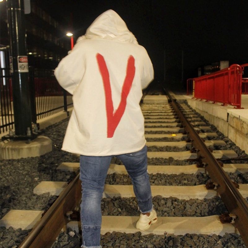 Vlone POP UP Áo Sweater mỏng cổ chữ V in hình Graffiti cho lễ tình nhân