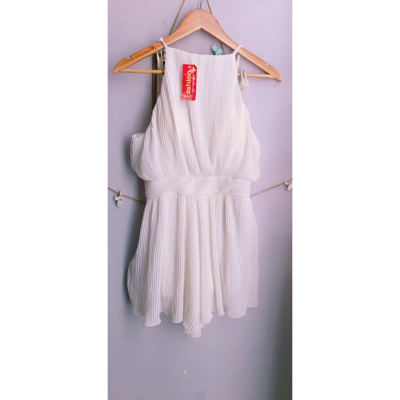 Jumpsuit yếm trắng quần ngắn xếp ly siêu xinh siêu đẹp