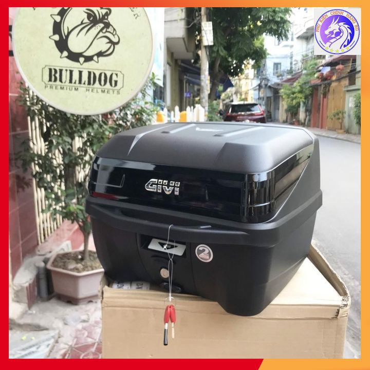 Thùng Sau GIVI Dung Tích 32 Lít B32NB Tặng Kèm Đế Viền Đen Sang Trọng Hàng Chính Hãng - Bảo Hành 2 Năm