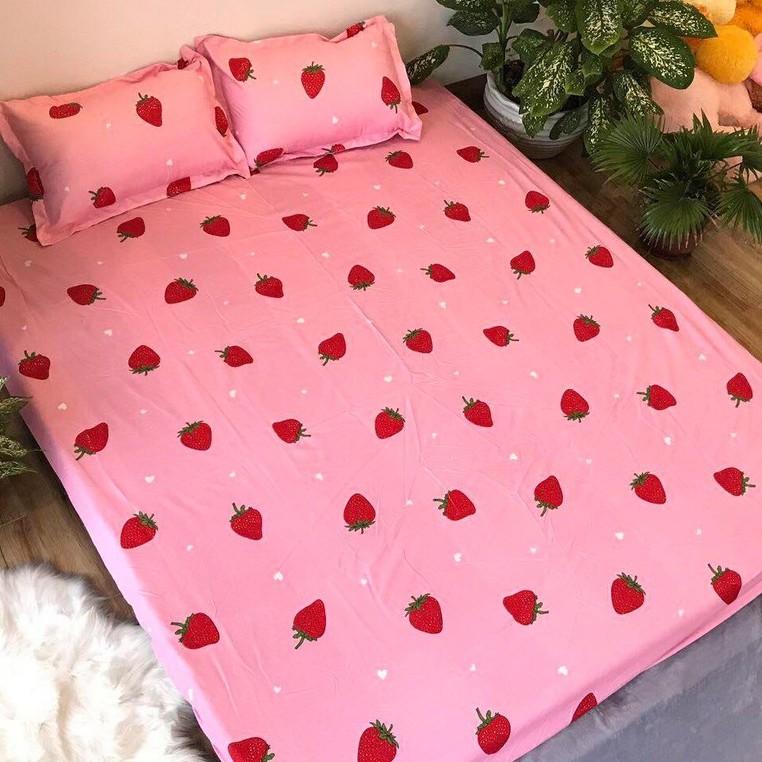 Sét Chăn Ga Gối 5 Món Cotton Poly Emmidecor Mẫu Dâu Tây Hồng