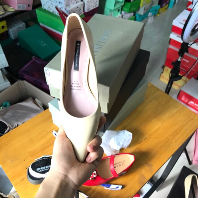Giày khách đặt livestream shoppe