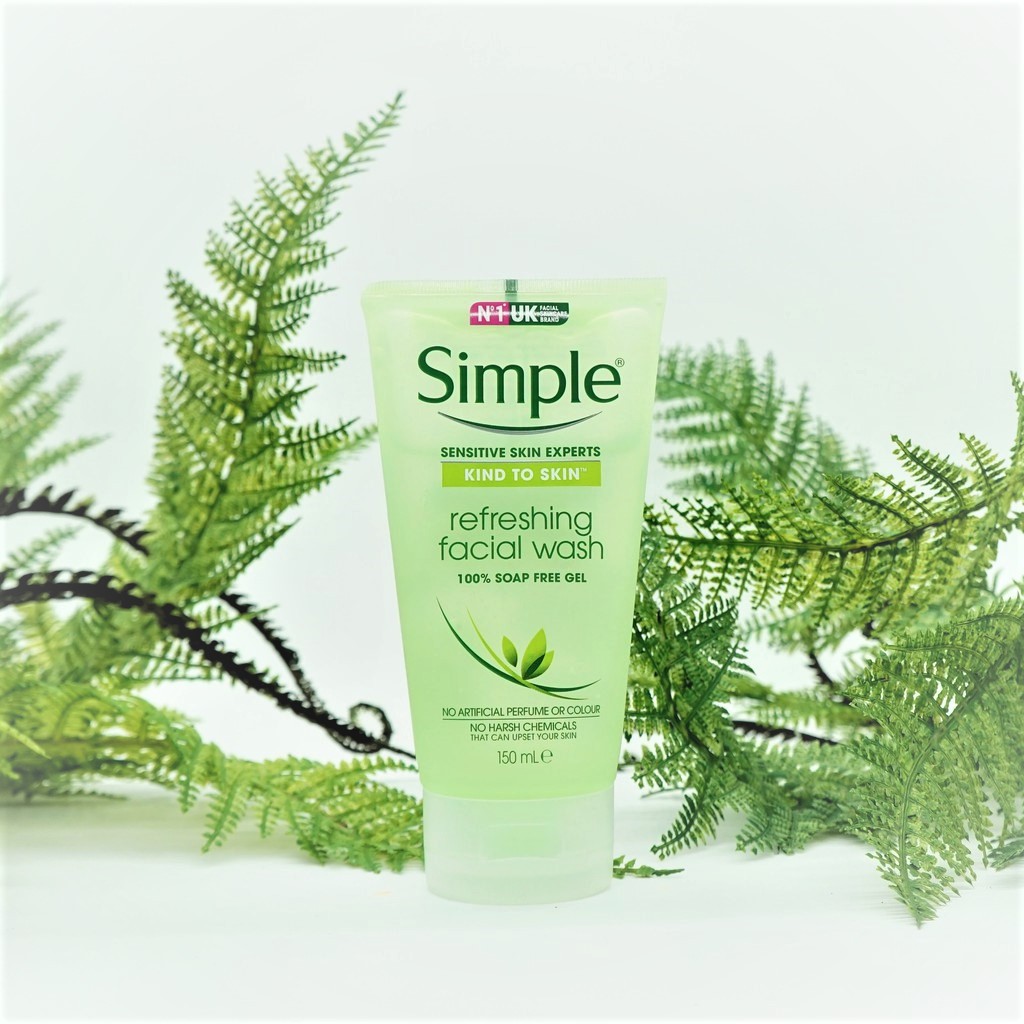 Sữa rửa mặt dạng gel làm sạch da dịu nhẹ Simple Facial Wash Kind To Skin 150ml | BigBuy360 - bigbuy360.vn