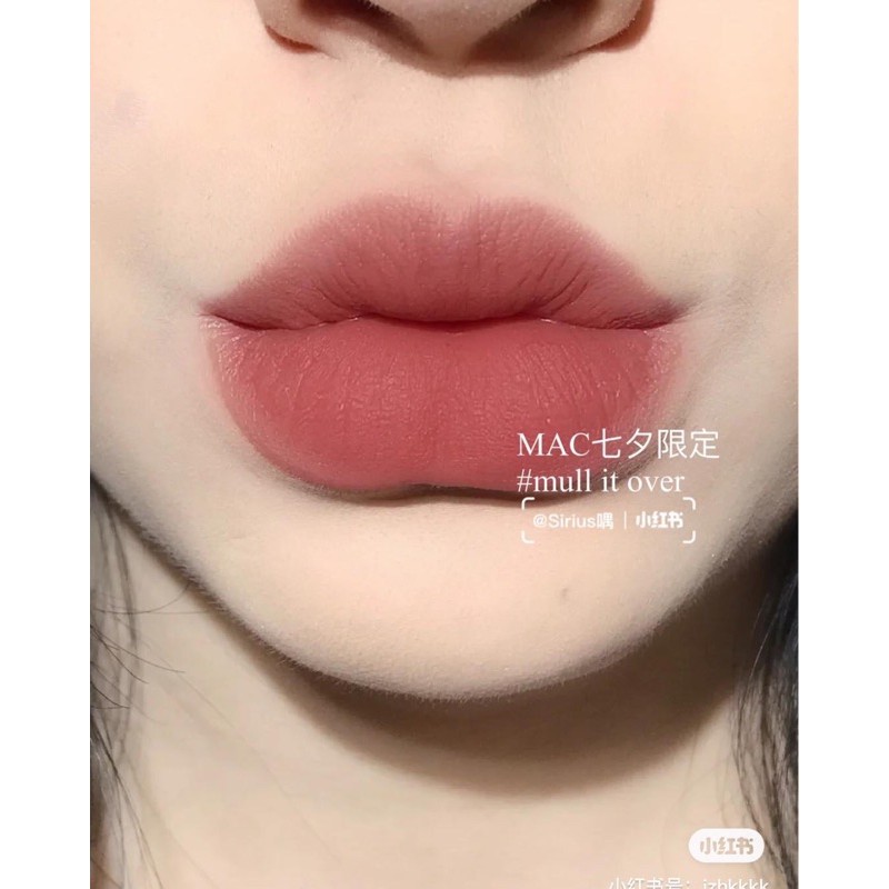 MAC - Son thỏi lì Showstopper Powder Kiss Lipstick