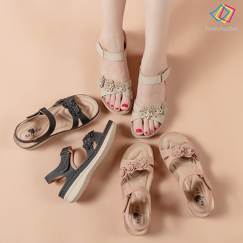 Giày Sandal Nữ Đế Xuồng Họa Tiết Hoa Chất Liệu Da Pu