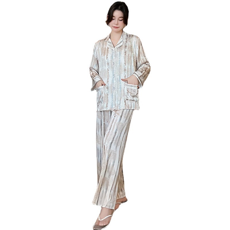 Bộ đồ ngủ tay dài từ satin phong cách mới cho nữ 2022