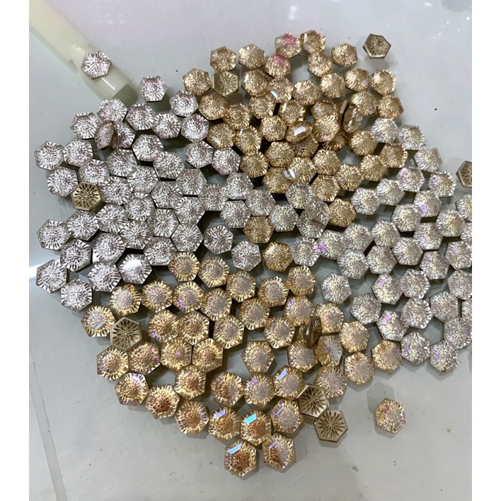 Đá khối siêu sáng ôm móng