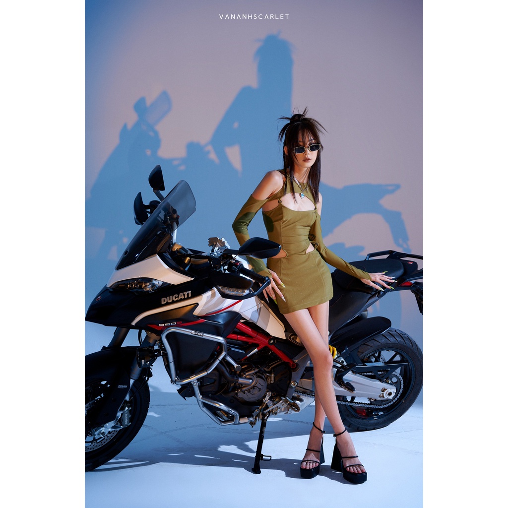 Váy nữ VANANHSCARLET hở vai cổ tròn xanh rêu V028S22