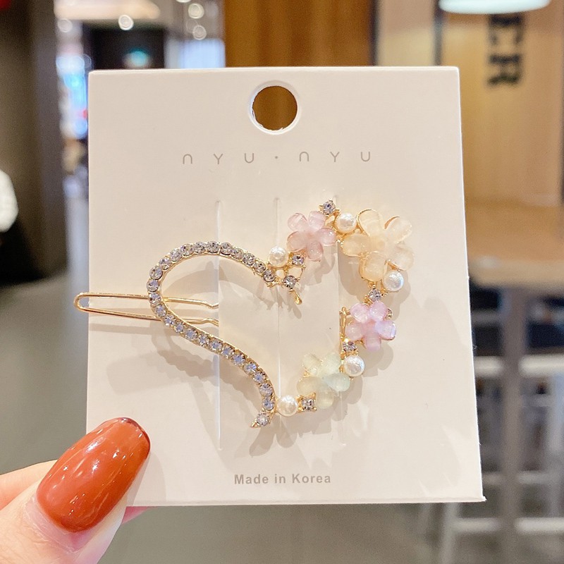 Kẹp tóc hình hoa cúc đính ngọc trai nhiều màu sắc phong cách Nhật Hàn