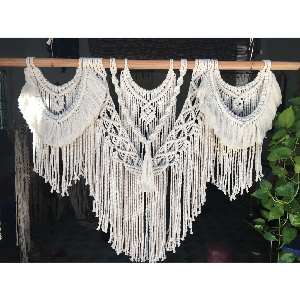 Rèm macrame trang trí tường có chải tua rua 1mx80cm gồm thanh gỗ tròn | Macrame wall hanging