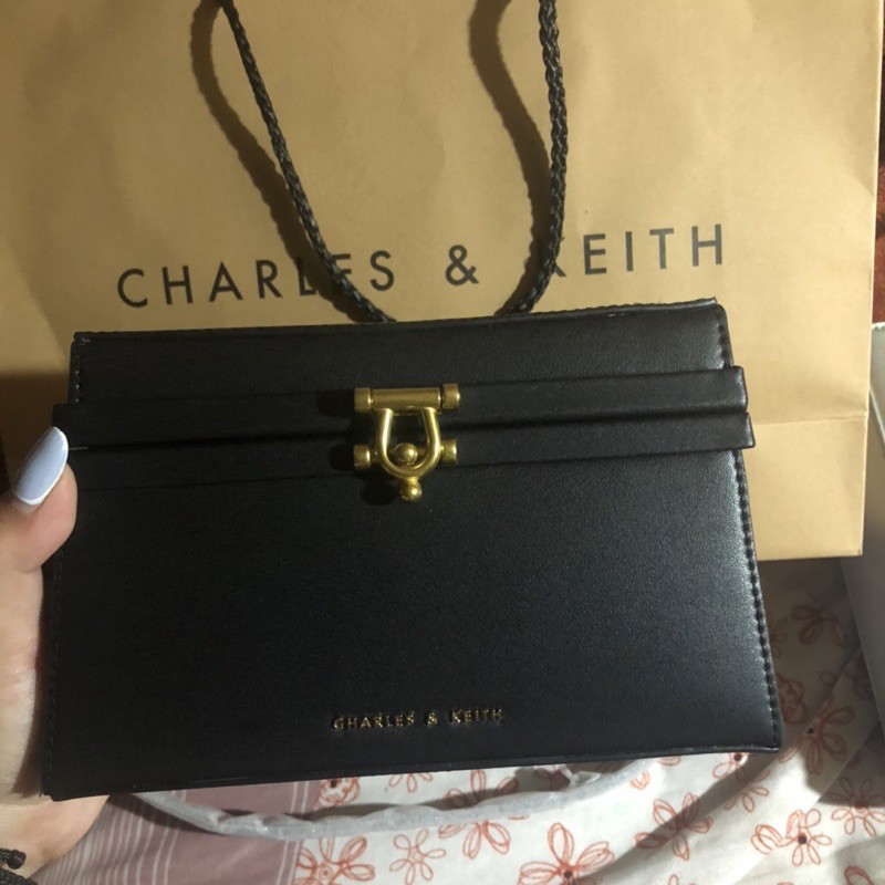 Túi Belt Bag Charles and Keith hàng auth new 100%