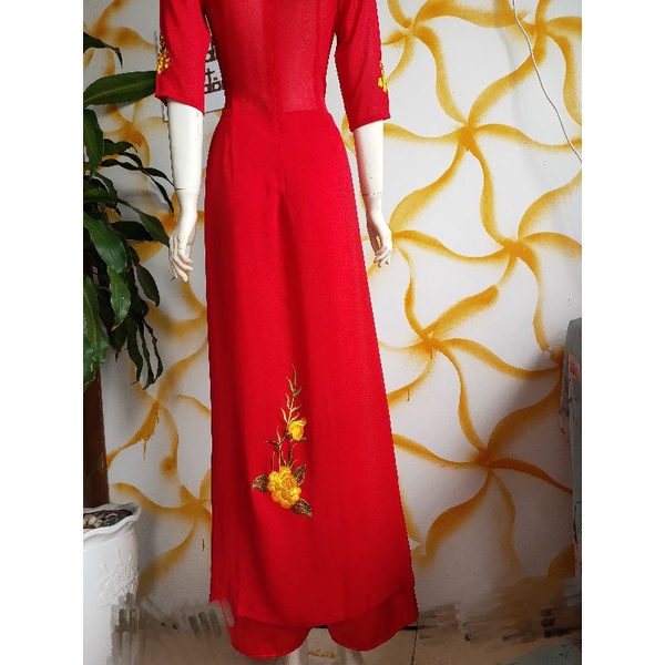 Áo dài mẹ đỏ thêu