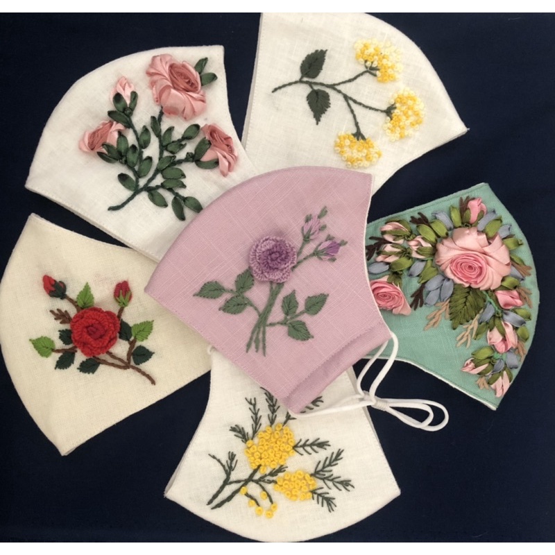 Khẩu trang thêu handmade