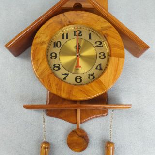 ĐỒNG HỒ MÁI NHÀ CÓ QUẢ LẮC