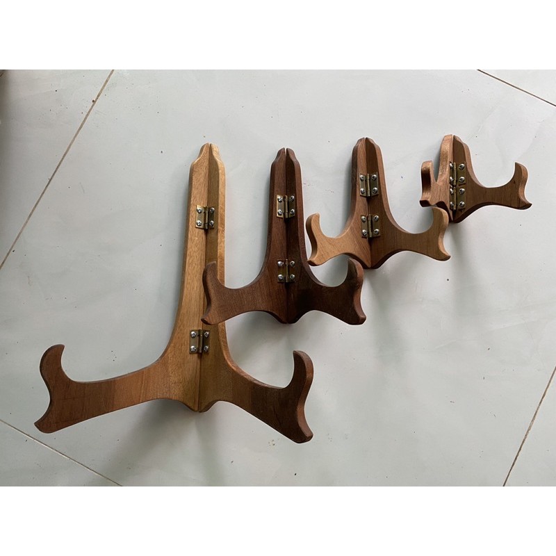 Giá kê trưng bày dĩa làm bằng gỗ