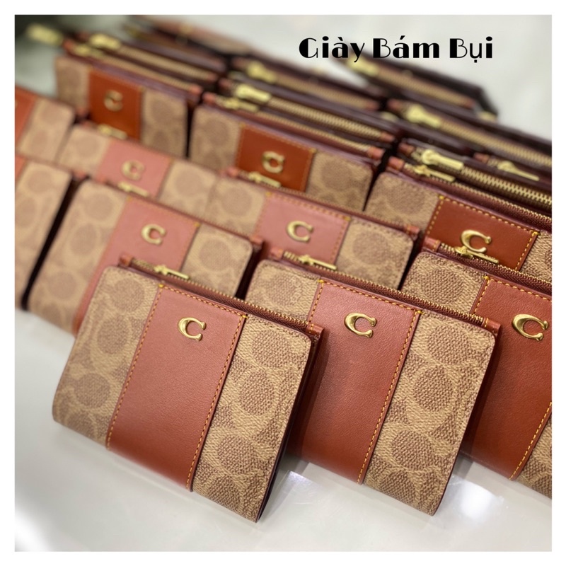 Ví Coach gập đôi Signature Logo Bifold