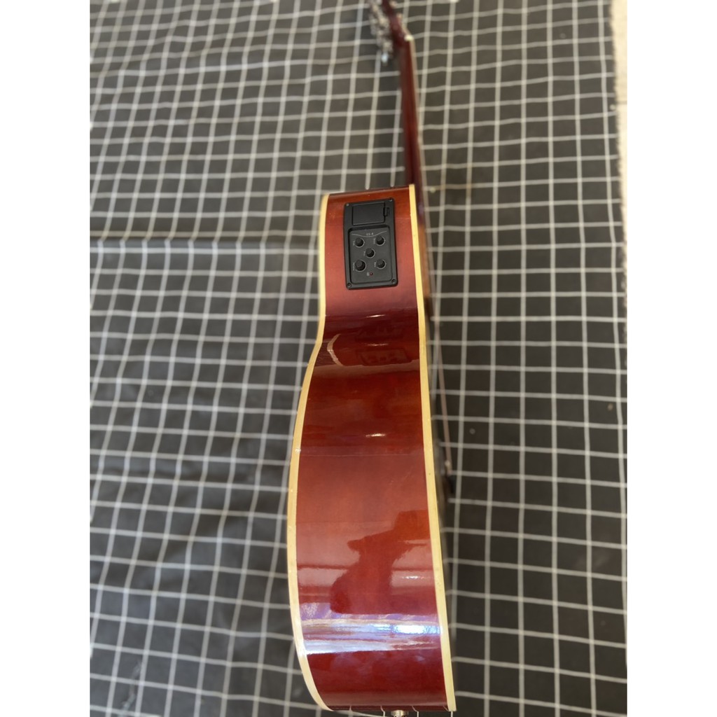 Đàn Guitar Acoustic OME75CE có tích hợp sẵn EQ