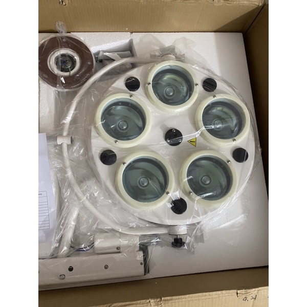 Đèn phẫu thuật treo tường 5 bóng