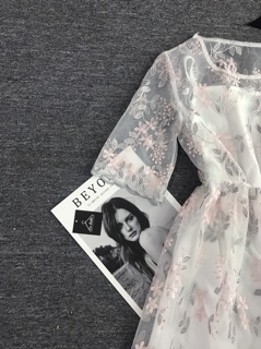 Đầm thêu hoa pink-gray
