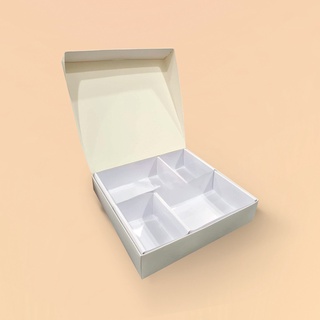 Hộp giấy đựng thức ăn 4 ngăn 22x21x5cm