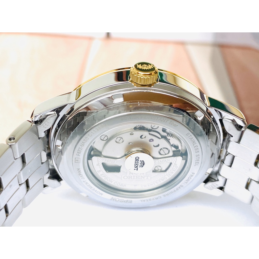 Đồng hồ nam Orient Automatic RA-AC0F08G10B demi vàng óng ánh của năm, mang trong mình vẻ đẹp sang trọng.