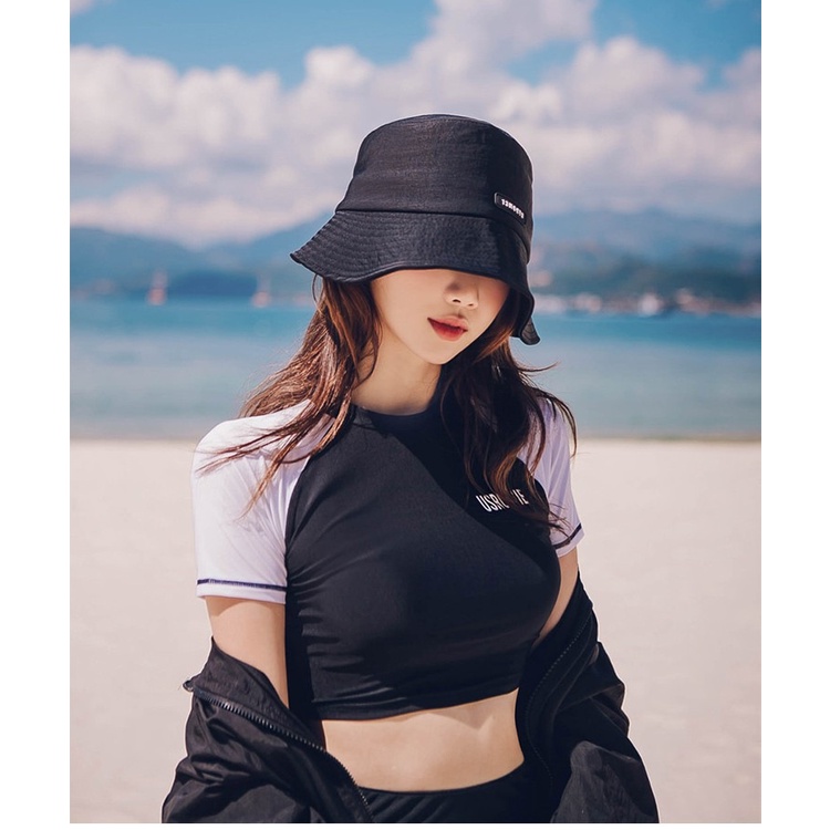- Chuẩn vải bơi set bikini hai mảnh áo cộc tay + chân váy kín đáo màu đen - trắng