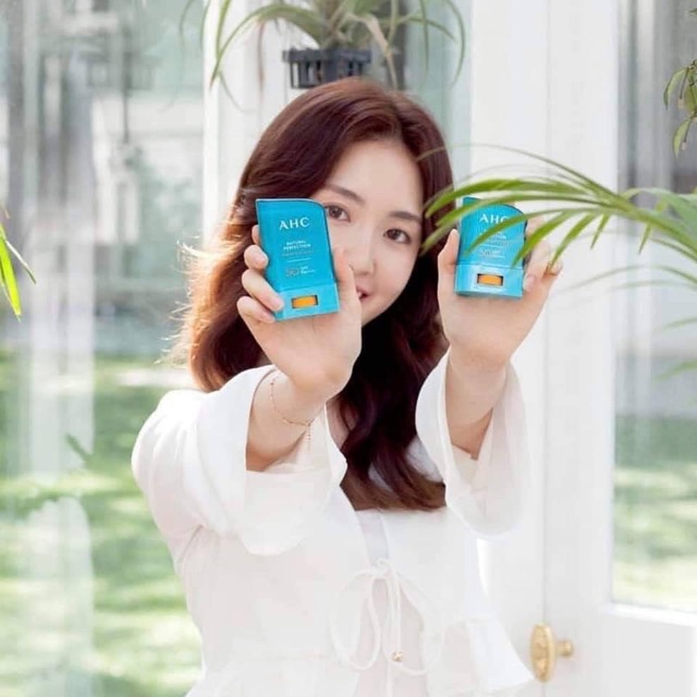 ☀️SÁP LĂN CHỐNG NẮNG AHC NATURAL PERFECTION FRESH SUNTICK SPF 50+ PA++++ | BigBuy360 - bigbuy360.vn