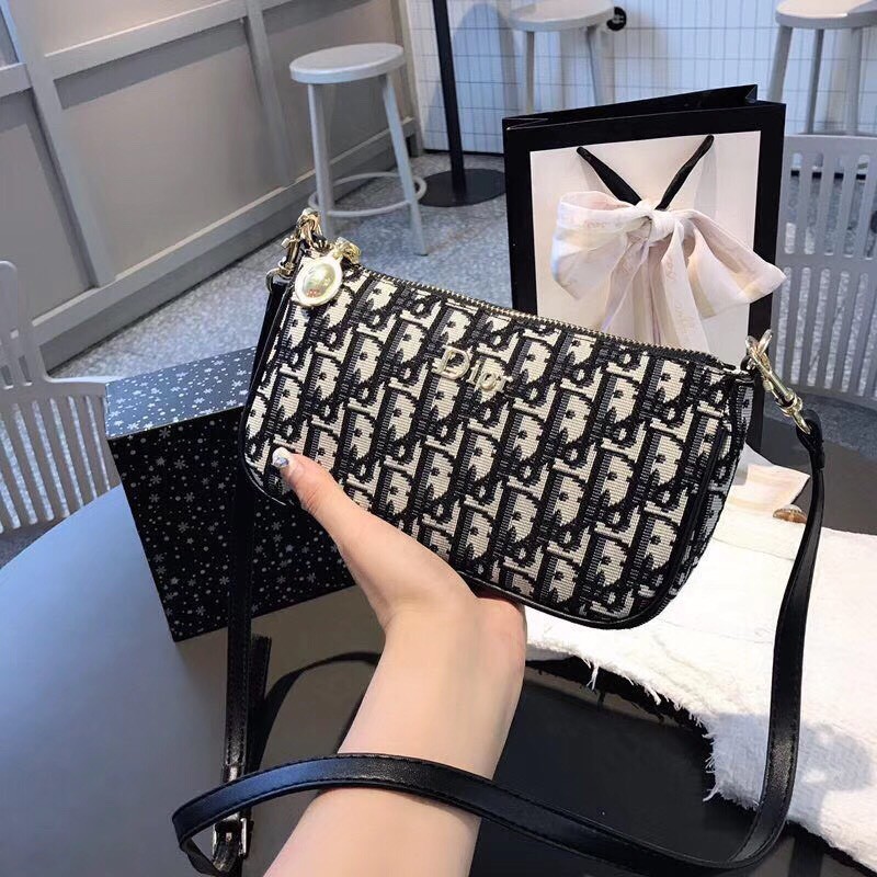 Túi Dior hến 2 dây full box loại đẹp nhất