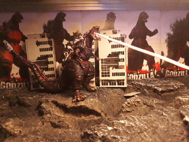 Mô hình đồ chơi quái vật khủng long Shin Godzilla NECA 2016 dạng phung tia laser.