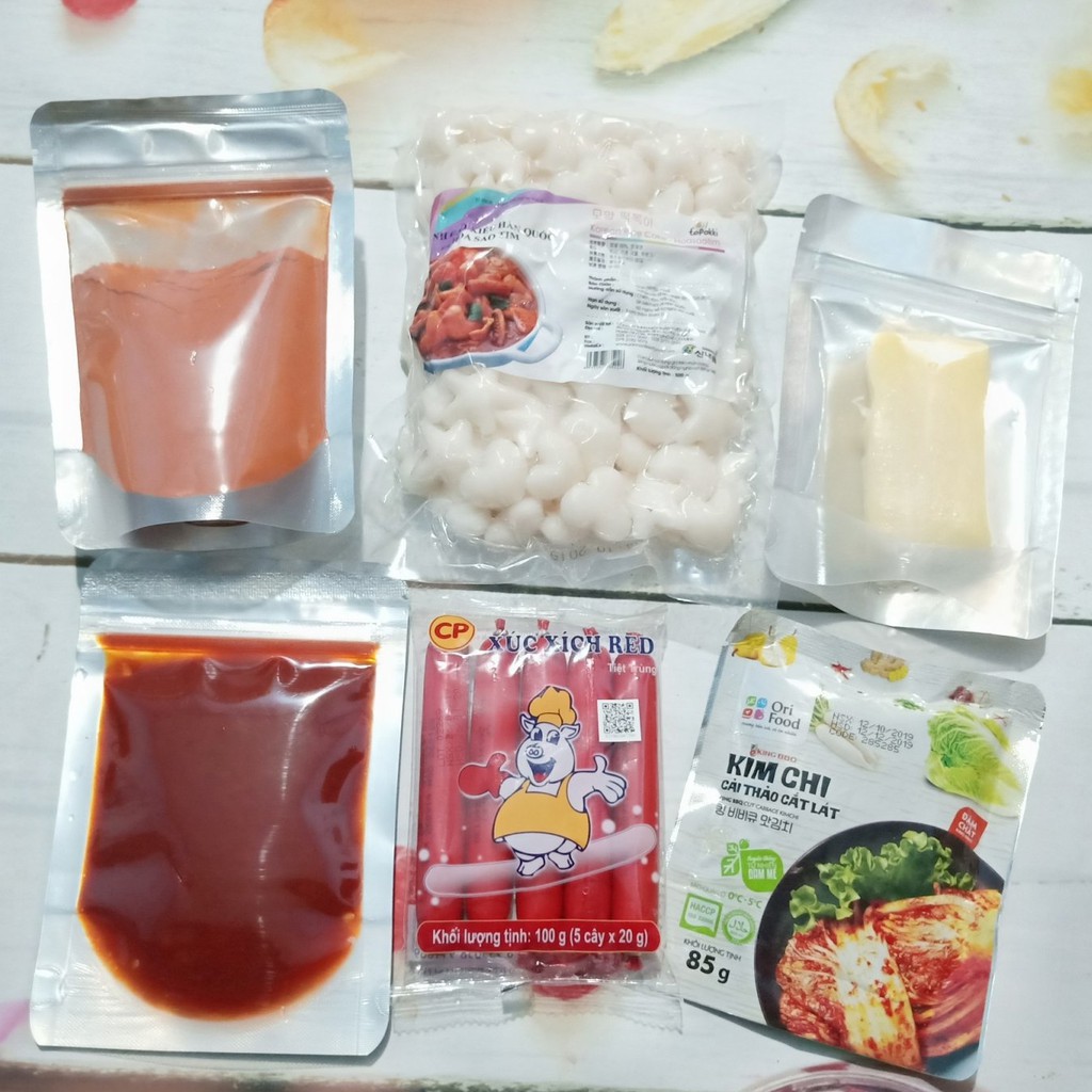 (mua 1 được 2) 500g bánh gạo tobokki hoa tim sao + 100g sốt Hàn Quốc