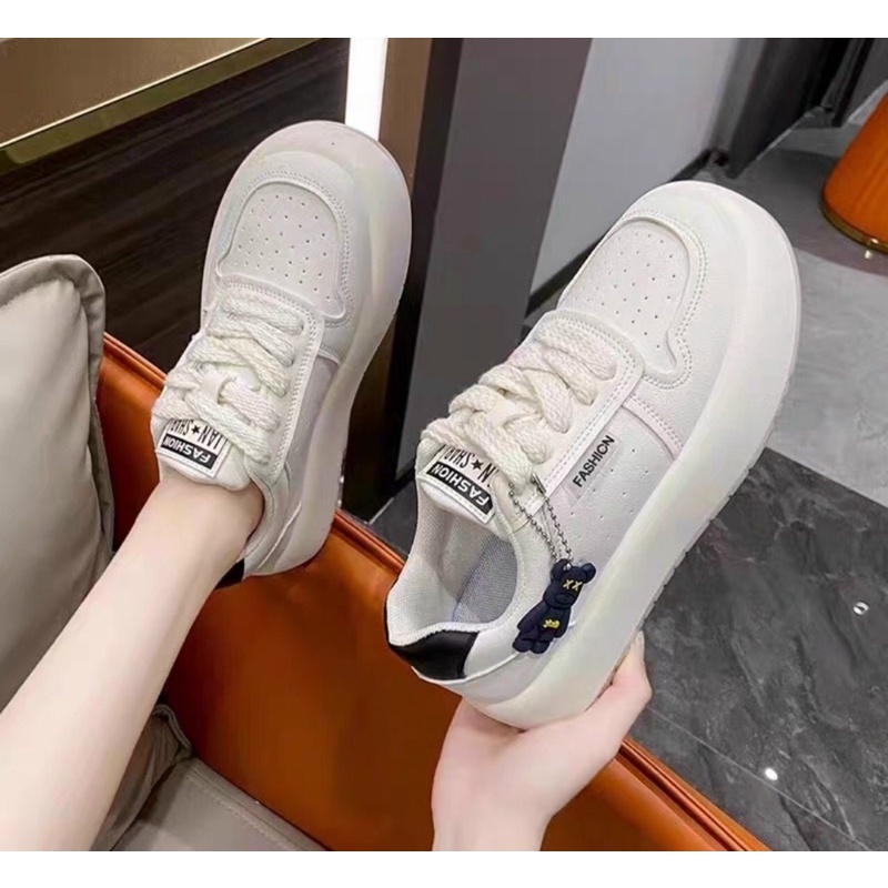 Giày thể thao nữ tag gấu da mềm êm chân