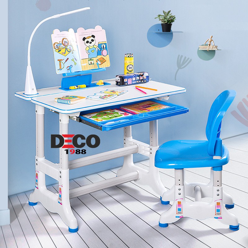 Bàn học sinh thông minh chống gù chống cận cho bé chân tứ trụ mặt bàn nghiêng 60 độ ( tặng kèm đèn led) | BigBuy360 - bigbuy360.vn