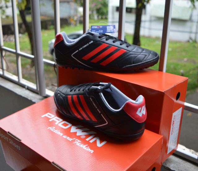 GIÀY ĐÁ BÓNG SÂN CỎ NHÂN TẠO