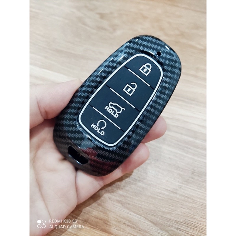 Ốp Chìa Khoá Carbon Xe Santafe, Accent 2021 - 2023 Kèm Móc Cao Cấp