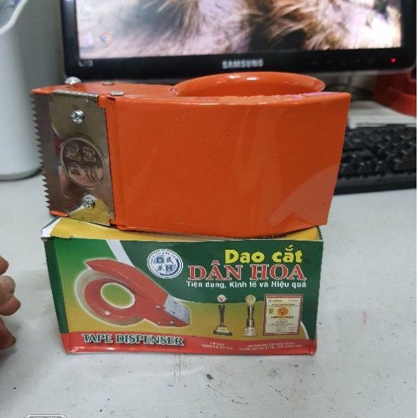 Dao cắt băng keo 6cm Dân Hoa