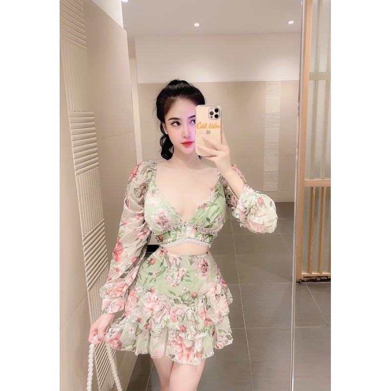 Set trang phục áo croptop và chân váy xoè tầng hoa