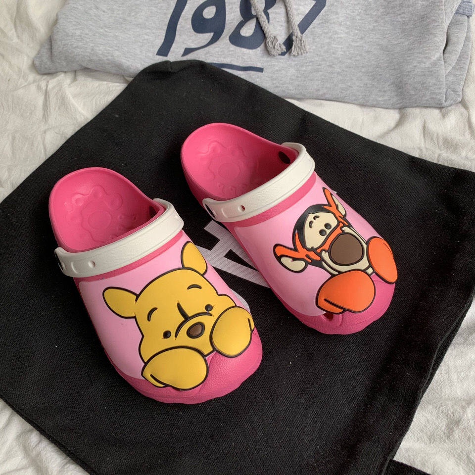 Dép Quai Ngang Họa Tiết Gấu Pooh Dễ Thương FT2463