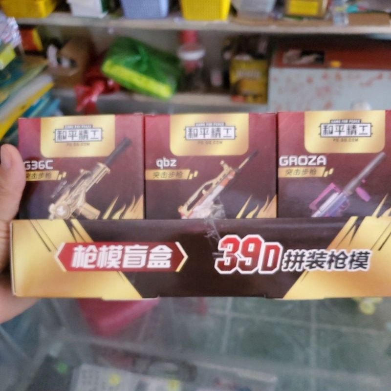 1 hộp ráp mô hình súng